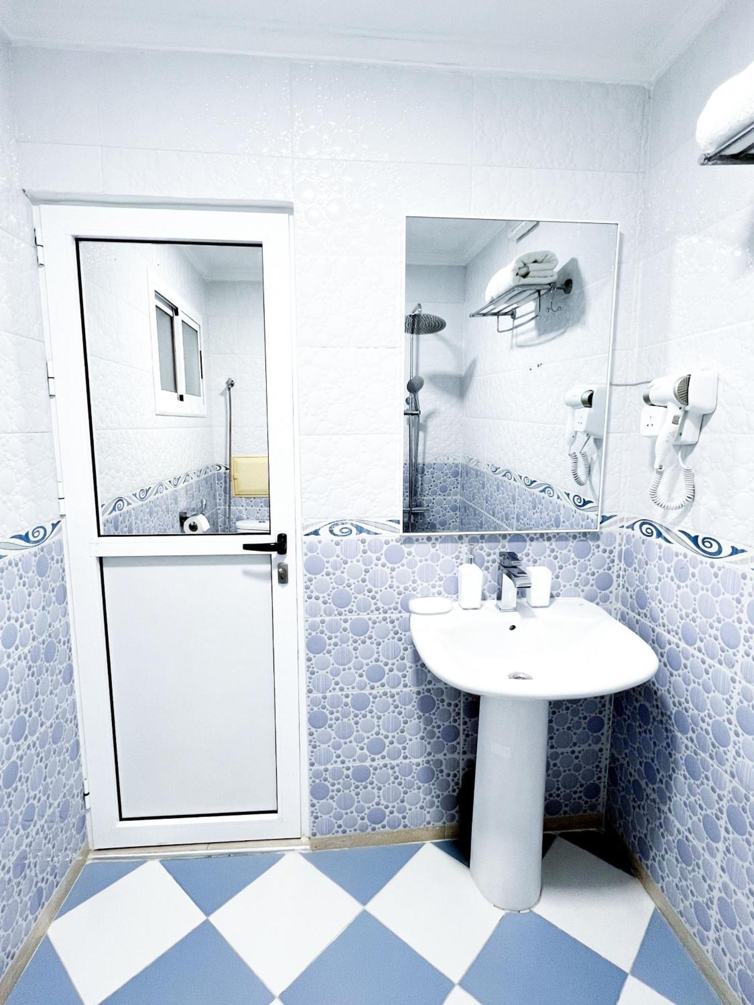 Mira Appartement -Lovely, Tidy & Close To Beaches And City Center Al-Ḥoseyma Esterno foto